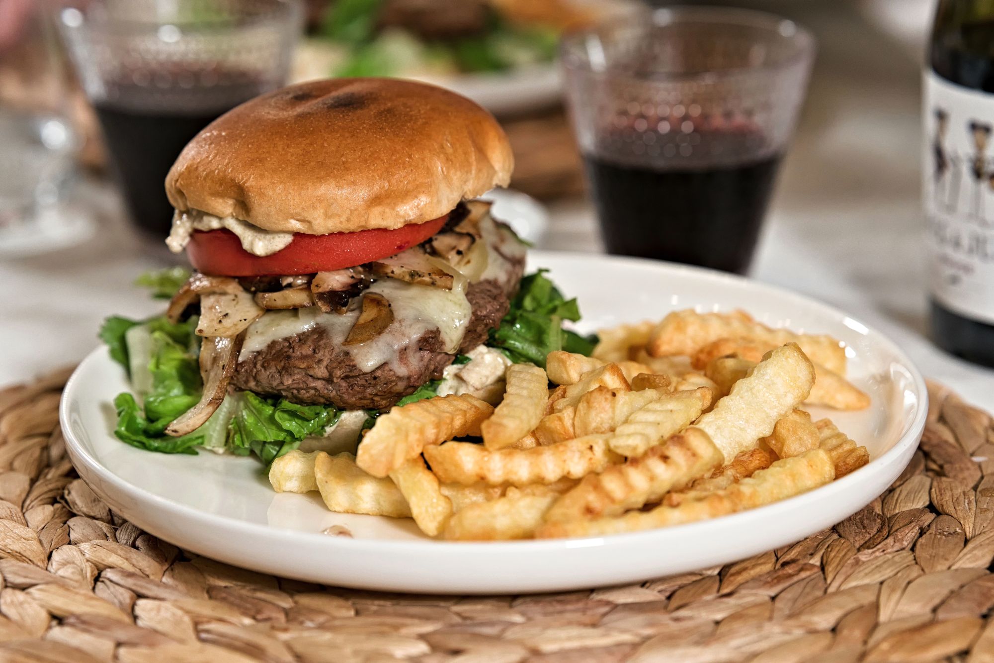 Steinpilz-Burger mit Crema di Carciofi und Gruyère